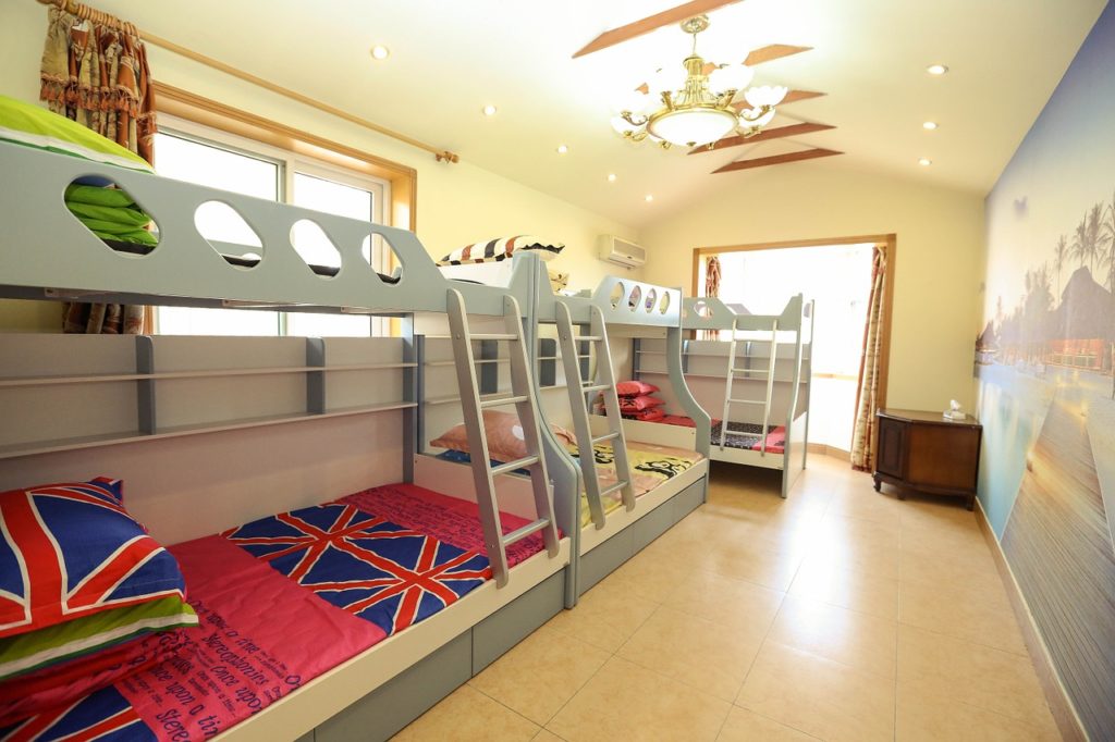 מיטת קומותיים לילדים