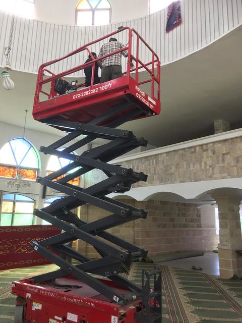 כמה עולה להשכיר במת הרמה בחברת ליפטר